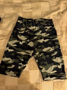 Camo High-Waist Biker Shorts - Olive Green Black